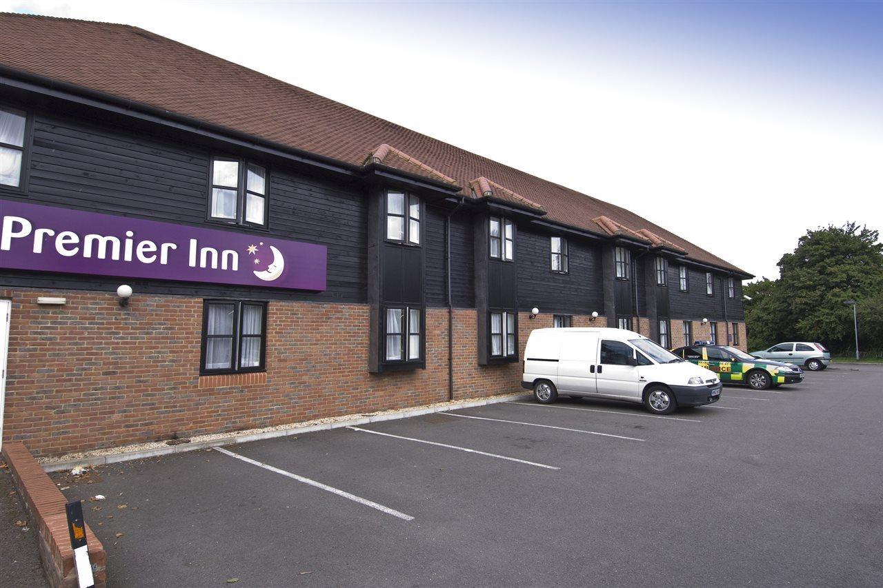 Premier Inn Aylesbury Esterno foto