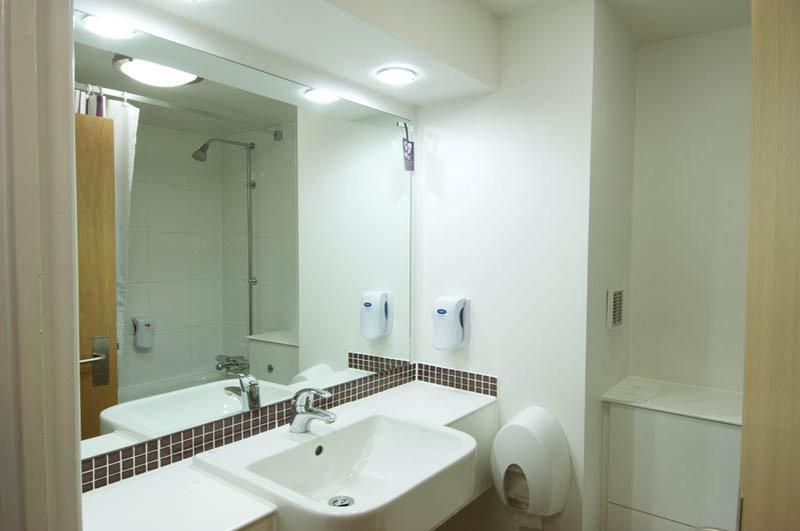 Premier Inn Aylesbury Esterno foto